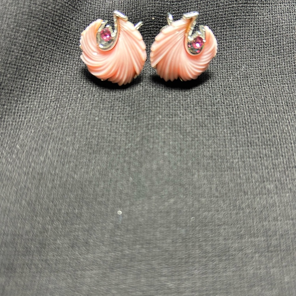 VTG Beautiful Amber Swirled Plastic Clip on earrings. Unbranded. - Picture 6 of 7